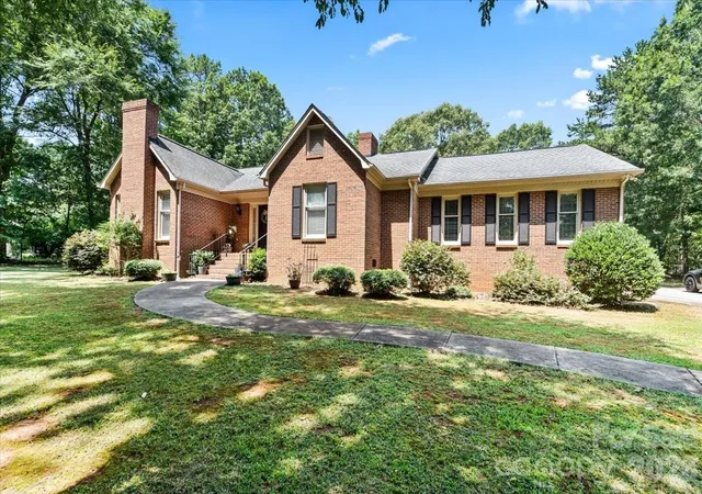 Photo 3 of Single family home for sale at 14410 Youngblood Rd, Charlotte, NC 28278 | MLS# 4402143 | Listing updated on 2026-10-24