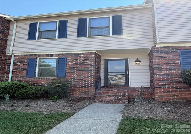 2nd image of 2705 N Ctr St, Hickory, NC 28601