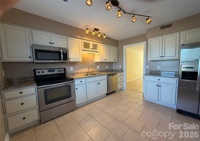 5th image of 2705 N Ctr St, Hickory, NC 28601