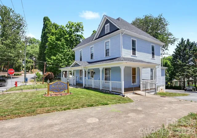 Homes for sale in Lenoir, NC | 601 College Ave Sw, Lenoir, NC 28645 | MLS# 4402151