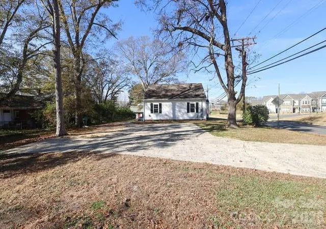 Photo 2 of Single family home for sale at 120 N Belvedere Ave, Gastonia, NC 28054 | MLS# 4402156 | Listing updated on 2026-07-15