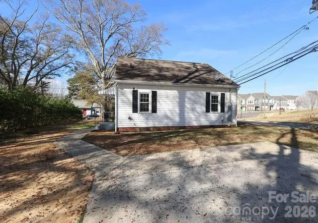 Photo 3 of Single family home for sale at 120 N Belvedere Ave, Gastonia, NC 28054 | MLS# 4402156 | Listing updated on 2026-07-15