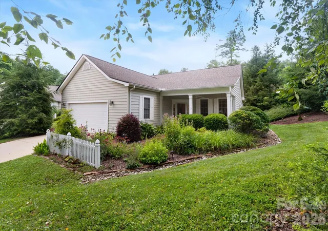 Photo 4 of Single family home for sale at 36 Sheffield Pl, Brevard, NC 28712 | MLS# 4402157 | Listing updated on 2026-07-24