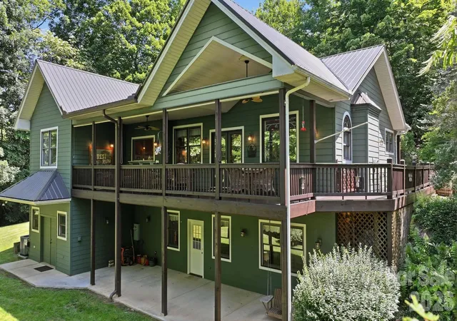 Photo 1 of Single family home for sale at 121 Forest Run Rd, Whittier, NC 28789 | MLS# 4402161 | Listing updated on 2026-08-23
