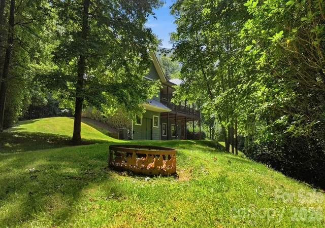 Photo 4 of Single family home for sale at 121 Forest Run Rd, Whittier, NC 28789 | MLS# 4402161 | Listing updated on 2026-08-23