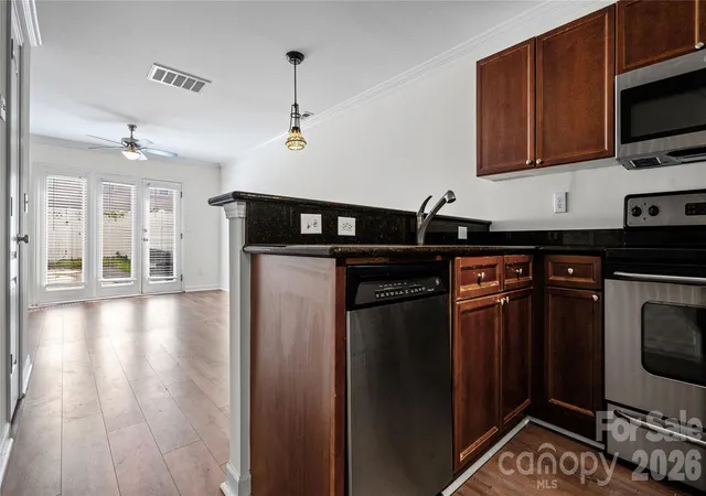 2nd image of 1224 Green Oaks Ln #F, Charlotte, NC 28205 | MLS# 4402166