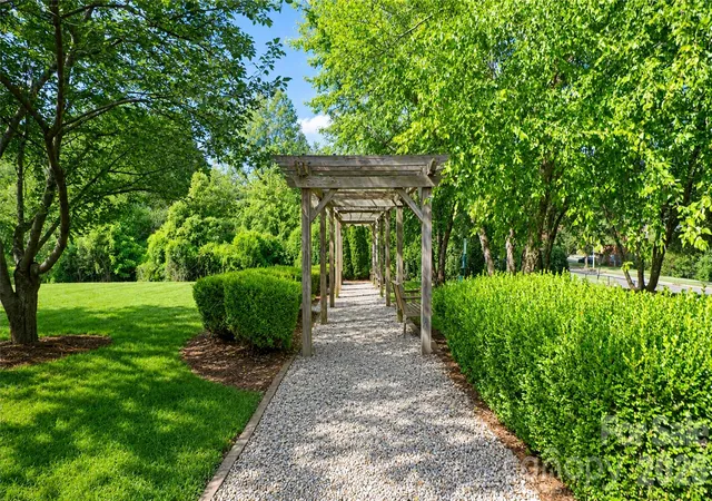 2nd image of 1224 Grn Oaks Ln, Charlotte, NC 28205