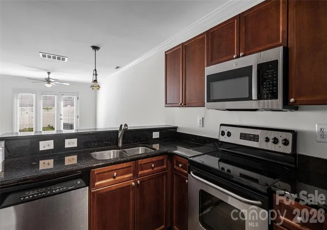 4th image of 1224 Grn Oaks Ln, Charlotte, NC 28205