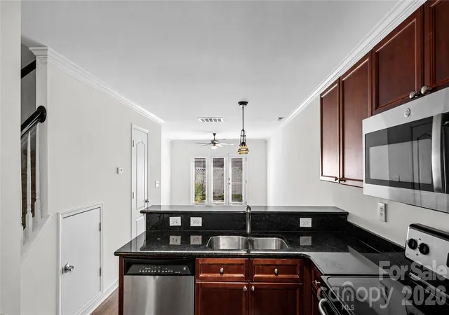 5th image of 1224 Grn Oaks Ln, Charlotte, NC 28205