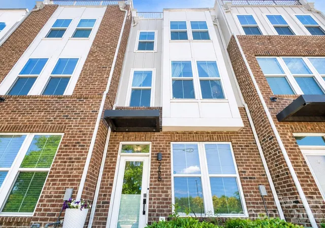 Photo 1 of Townhouse for sale at 268 Parkwood Ave, Charlotte, NC 28206 | MLS# 4402169 | Listing updated on 2026-09-15