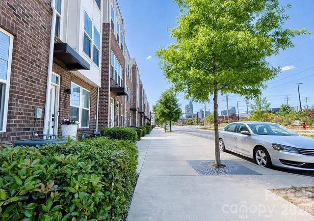 Photo 3 of Townhouse for sale at 268 Parkwood Ave, Charlotte, NC 28206 | MLS# 4402169 | Listing updated on 2026-09-15