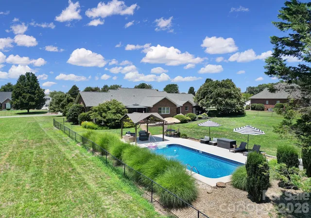 Photo 3 of Single family home for sale at 129 Verna Dr, Statesville, NC 28625 | MLS# 4402171 | Listing updated on 2026-10-07