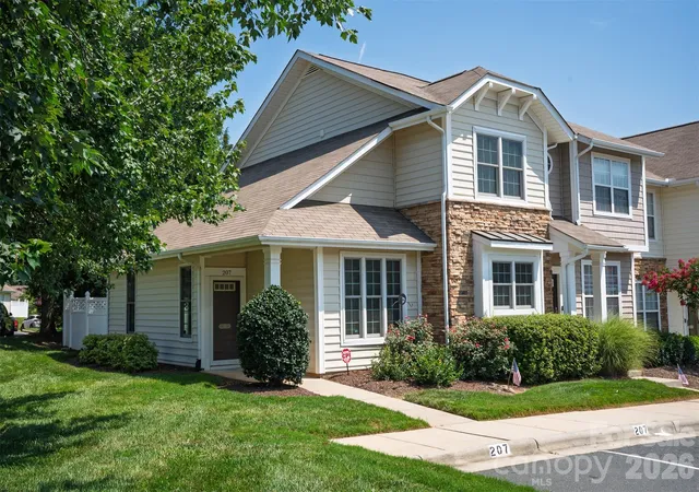 1st image of 207 Dawn Mist Ln, Fort Mill, SC 29708 | MLS# 4402183