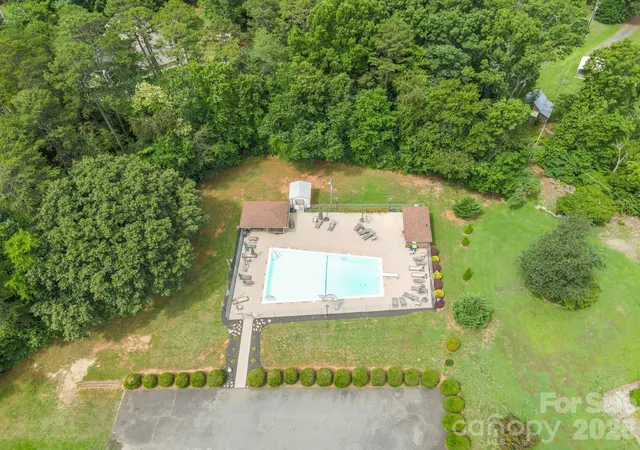 Photo 3 of Single family home for sale at 1602 Arden Dr, Lincolnton, NC 28092 | MLS# 4402185 | Listing updated on 2026-09-28