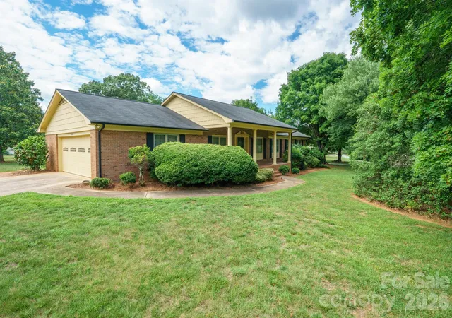 Photo 3 of Single family home for sale at 1602 Arden Dr, Lincolnton, NC 28092 | MLS# 4402185 | Listing updated on 2026-09-28