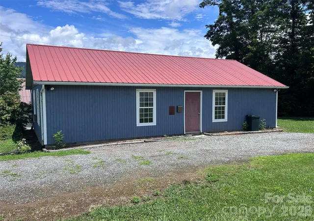 Photo 4 of Single family home for sale at 755 Fairview Loop, Hot Springs, NC 28743 | MLS# 4402205 | Listing updated on 2026-07-15