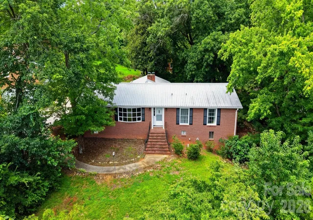 1st image of 466 Shiloh Church Rd, Hickory, NC 28601 | MLS# 4402207
