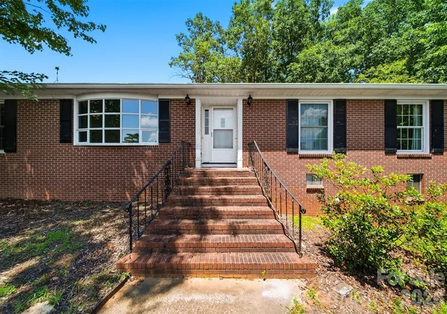 3rd image of 466 Shiloh Church Rd, Hickory, NC 28601 | MLS# 4402207