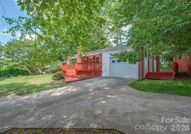 2nd image of 917 W Blue Ridge Rd, East Flat Rock, NC 28726 | MLS# 4402253
