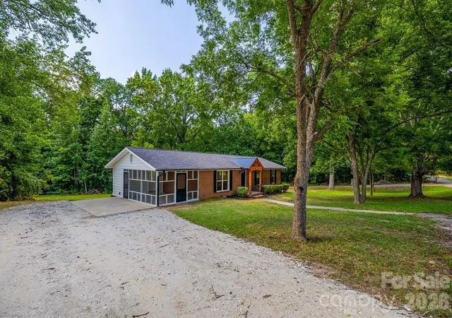 Photo 3 of Single family home for sale at 139 E Forest Dr, Union, SC 29379 | MLS# 4402279 | Listing updated on 2026-09-02