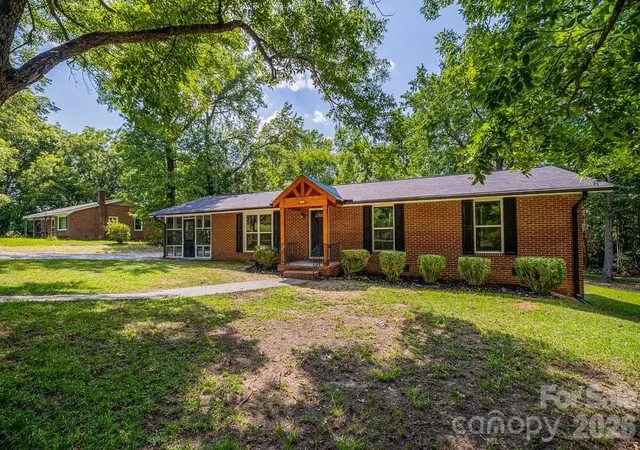 Photo 3 of Single family home for sale at 139 E Forest Dr, Union, SC 29379 | MLS# 4402279 | Listing updated on 2026-09-02