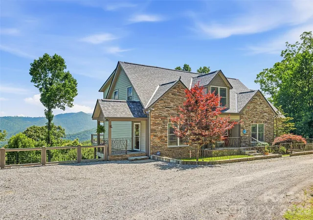 Photo 1 of Single family home for sale at 15 Patton Cir, Asheville, NC 28804 | MLS# 4402292 | Listing updated on 2026-09-18