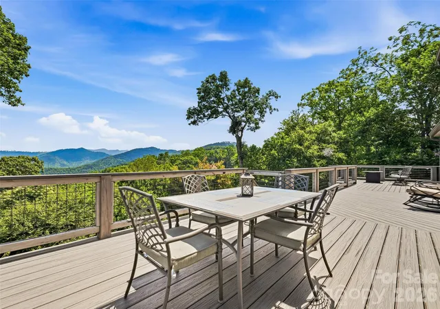 Photo 3 of Single family home for sale at 15 Patton Cir, Asheville, NC 28804 | MLS# 4402292 | Listing updated on 2026-09-18