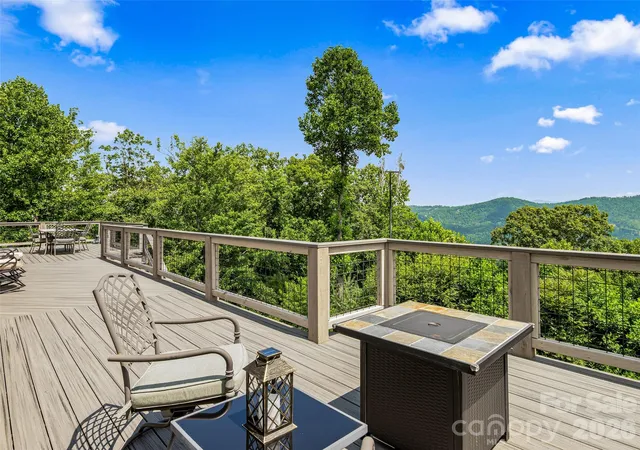 Photo 3 of Single family home for sale at 15 Patton Cir, Asheville, NC 28804 | MLS# 4402292 | Listing updated on 2026-09-18