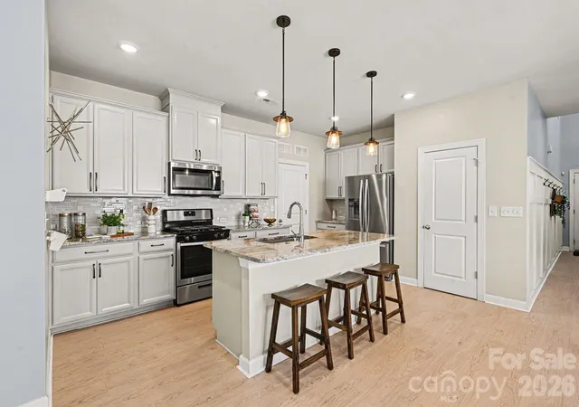 Photo 3 of Sale Pending at 6702 Good News Dr, Charlotte, NC 28215 | MLS# 4402293 | Listing updated on 2026-08-14