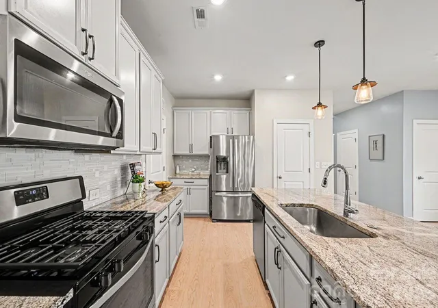 Photo 3 of Sale Pending at 6702 Good News Dr, Charlotte, NC 28215 | MLS# 4402293 | Listing updated on 2026-08-14