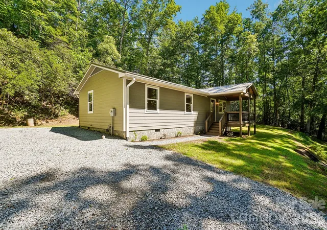Homes for sale in Brevard, NC | 165 Westwood Dr, Brevard, NC 28712 | MLS# 4402303