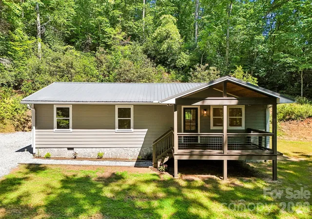 Homes for sale in Brevard, NC | 165 Westwood Dr, Brevard, NC 28712 | MLS# 4402303