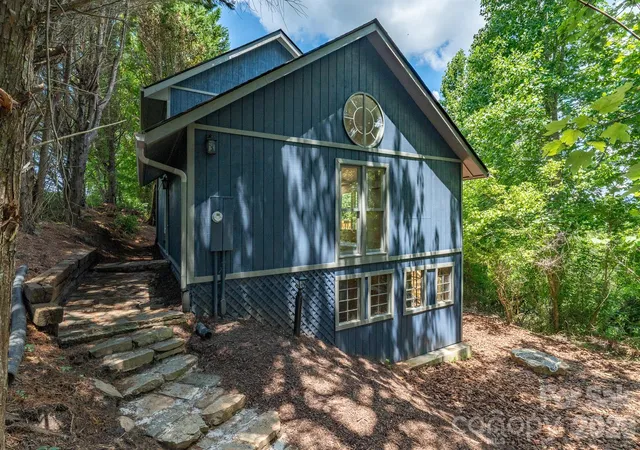 Photo 3 of Single family home for sale at 366 Cabin Holw Dr, Marshall, NC 28753 | MLS# 4402310 | Listing updated on 2026-09-21