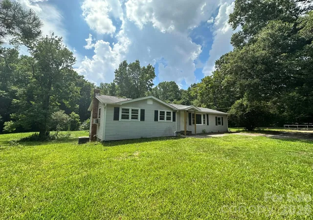Photo 2 of Single family home for sale at 308 Maple Grv Church Rd, Matthews, NC 28104 | MLS# 4402324 | Listing updated on 2026-08-18