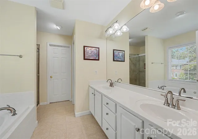 4th image of 4858 Elmhurst Dr Ne, Hickory, NC 28601 | MLS# 4402326