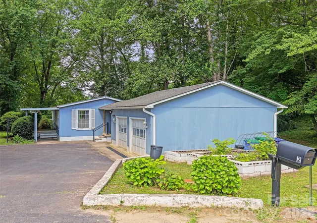 Photo 1 of Single family home for sale at 2 Lost Forest Dr, Candler, NC 28715 | MLS# 4402355 | Listing updated on 2026-09-03