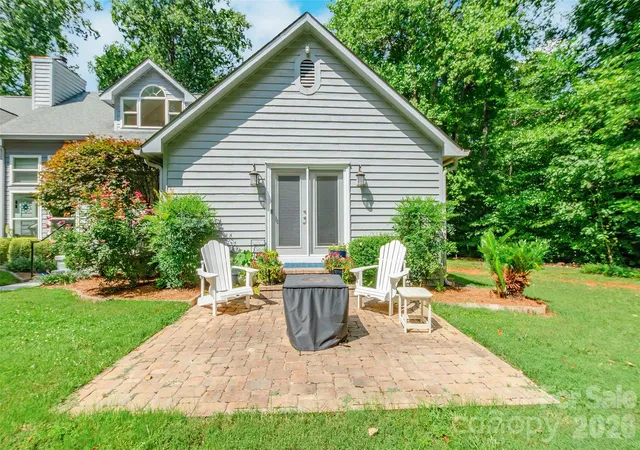 Photo 2 of Single family home for sale at 1326 Clifflure Ln, Fort Mill, SC 29708 | MLS# 4402361 | Listing updated on 2026-09-02