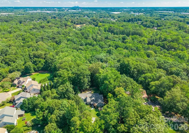 Photo 3 of Single family home for sale at 1326 Clifflure Ln, Fort Mill, SC 29708 | MLS# 4402361 | Listing updated on 2026-09-02