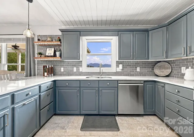 Photo 1 of Single family home for sale at 441 Country Dr, Mars Hill, NC 28754 | MLS# 4402378 | Listing updated on 2026-10-28