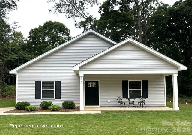 Photo 1 of Single family home for sale at 123 Kingswood Dr, Statesville, NC 28625 | MLS# 4402379 | Listing updated on 2026-08-08