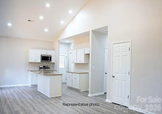 Photo 2 of Single family home for sale at 123 Kingswood Dr, Statesville, NC 28625 | MLS# 4402379 | Listing updated on 2026-08-08