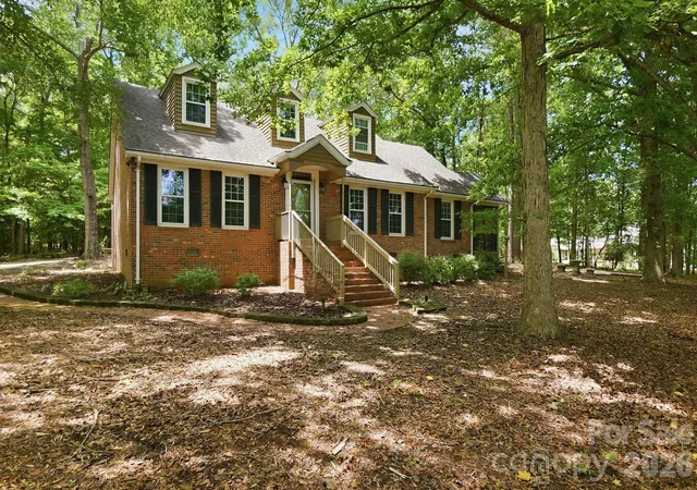 Photo 1 of Single family home for sale at 9475 Man O War Rd, Fort Mill, SC 29707 | MLS# 4402394 | Listing updated on 2026-08-19