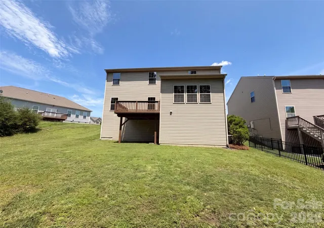 Photo 4 of Single family home for sale at 2275 Stone Pile Dr SW, Concord, NC 28025 | MLS# 4402404 | Listing updated on 2026-09-28