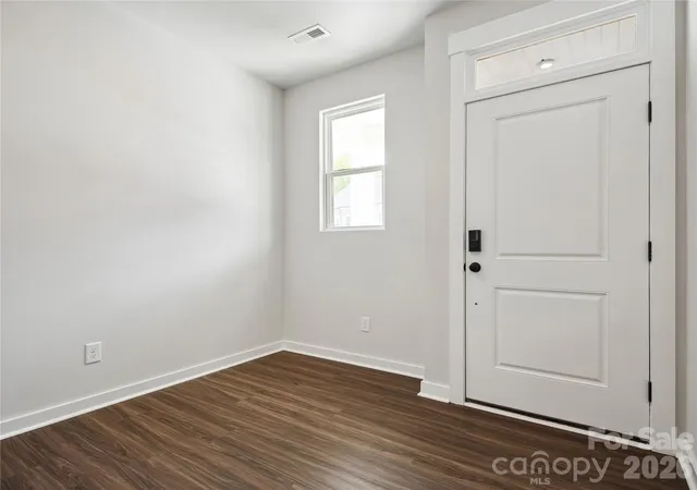 Photo 2 of Sale Pending at 3118 Finchborough Ct, Charlotte, NC 28269 | MLS# 4402442 | Listing updated on 2026-08-13