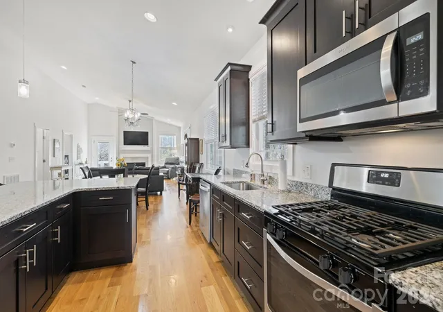 1st image of 82 Summit Cir, Hendersonville, NC 28739 | MLS# 4402447