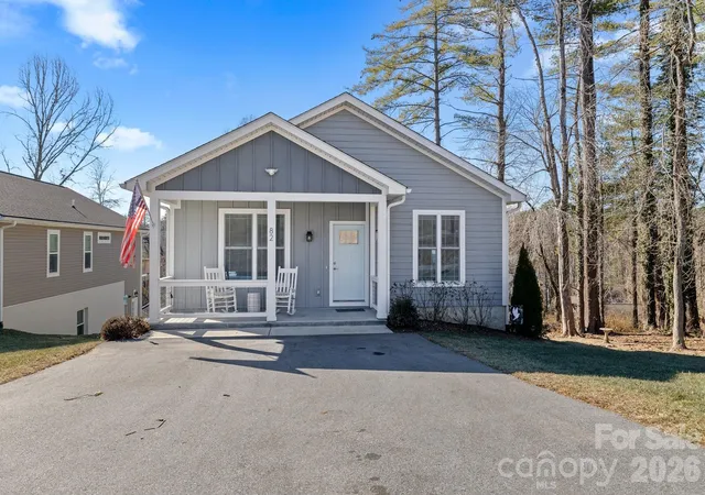 2nd image of 82 Summit Cir, Hendersonville, NC 28739 | MLS# 4402447