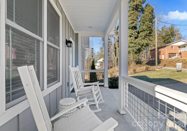 4th image of 82 Summit Cir, Hendersonville, NC 28739 | MLS# 4402447