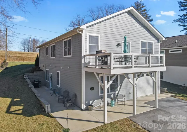 44th image of 82 Summit Cir, Hendersonville, NC 28739 | MLS# 4402447