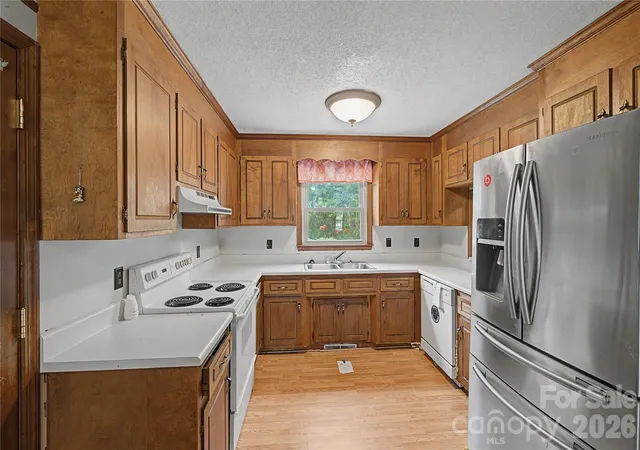 Photo 2 of Single family home for sale at 102 Nob Hl Dr, Gaffney, SC 29340 | MLS# 4402449 | Listing updated on 2026-09-21