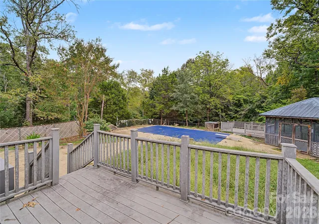 Photo 4 of Single family home for sale at 102 Nob Hl Dr, Gaffney, SC 29340 | MLS# 4402449 | Listing updated on 2026-09-21